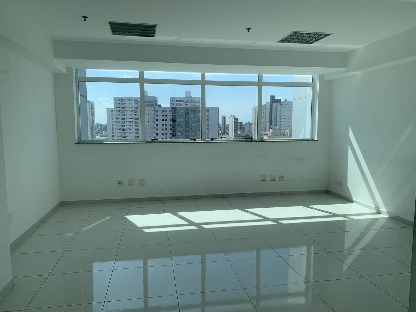#681 - Sala para Locação em Campos dos Goytacazes - RJ