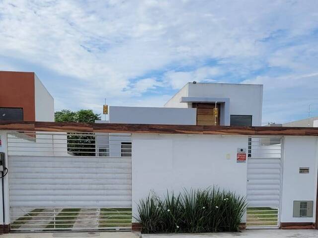 #667 - Casa para Venda em Campos dos Goytacazes - RJ - 1
